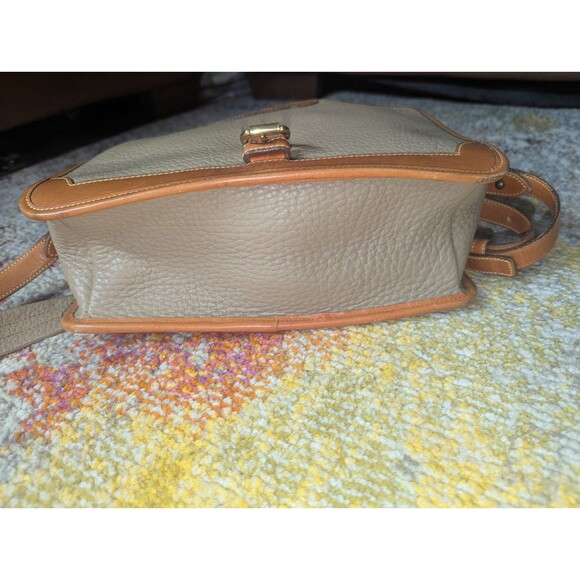 Vintage Dooney & Bourke Large Surrey All Weather Leather Pebbled Taupe & Tan - Picture 5 of 8